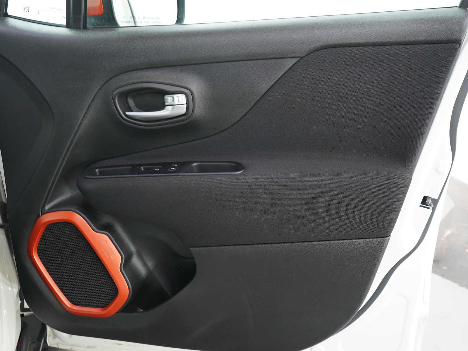 Used 2020 Jeep Renegade Latitude AWD/4WD image 11