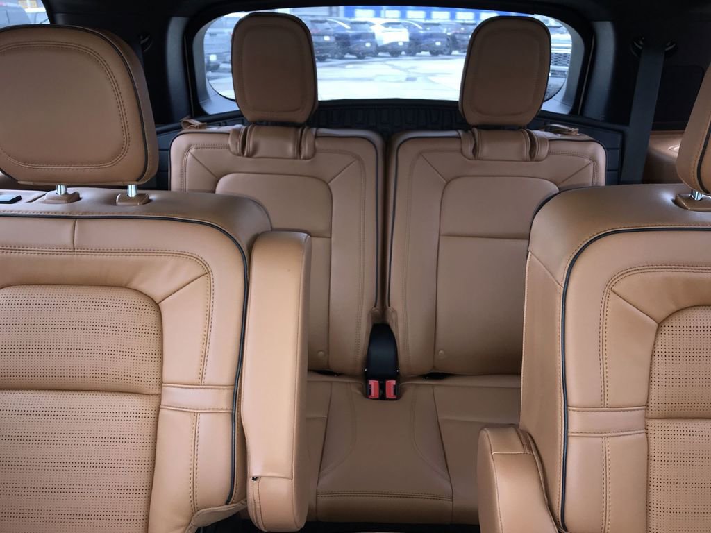 Used 2025 Lincoln Aviator Black Label AWD/4WD image 24