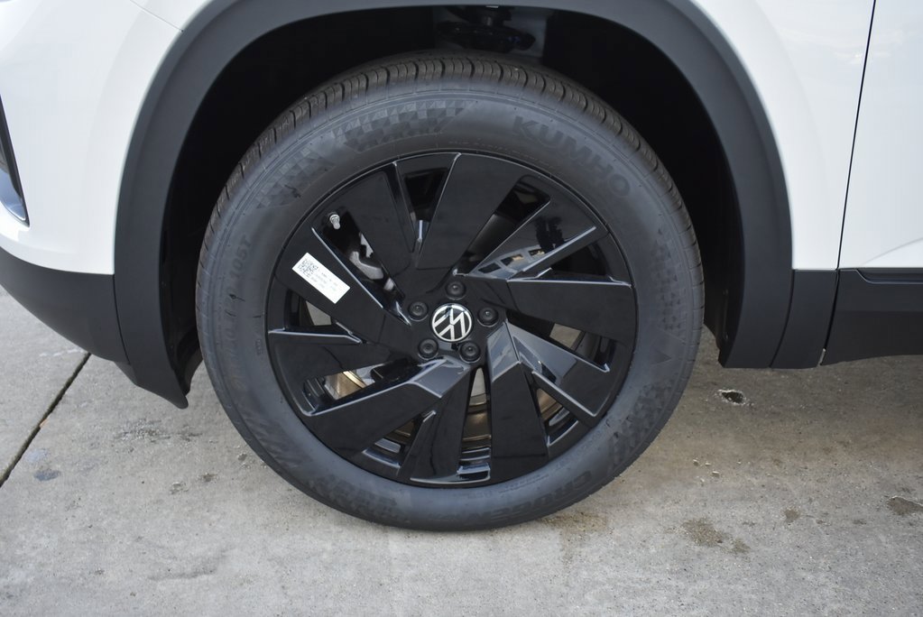 Certified 2025 Volkswagen Atlas Cross Sport SE image 14
