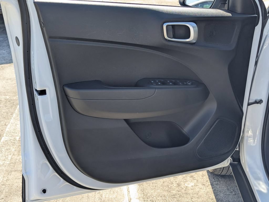 Used 2025 Hyundai Venue SEL FWD image 11