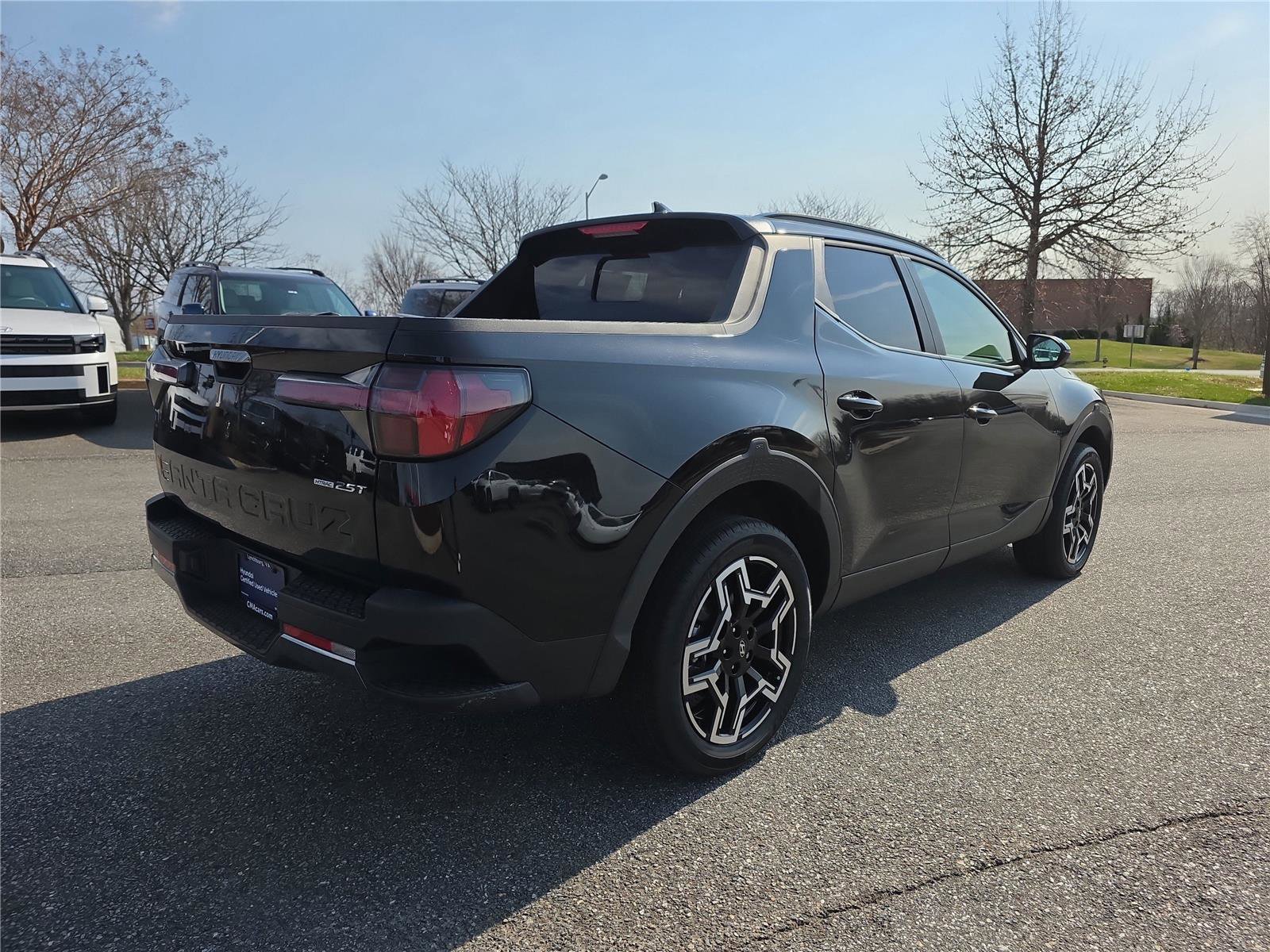 Certified 2025 Hyundai Santa Cruz Limited AWD/4WD image 4