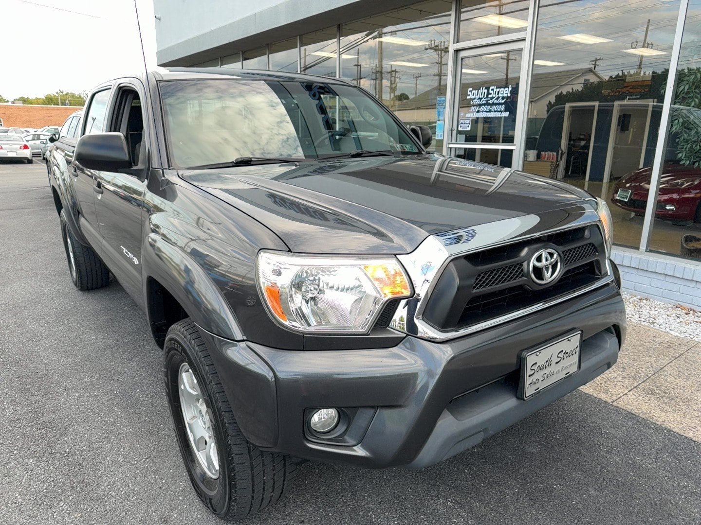 Used 2012 Toyota Tacoma 4x4 Double Cab w/ TRD Off-Road Pkg image 2