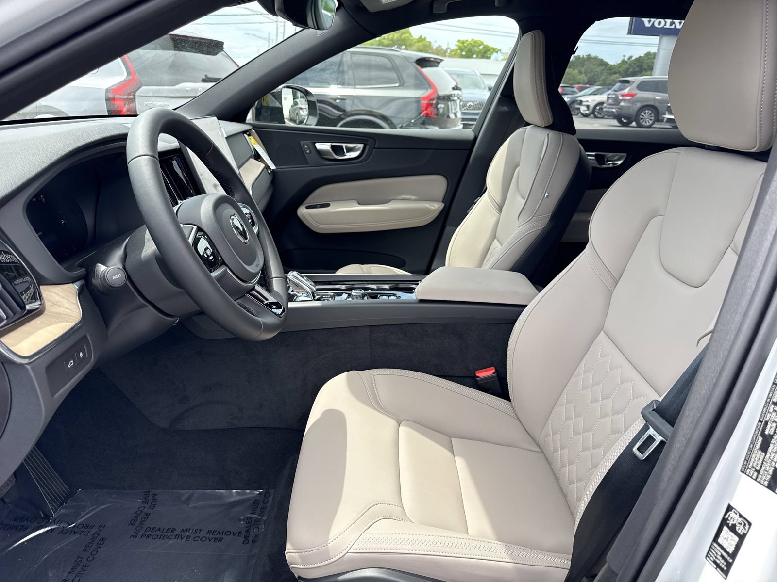 New 2026 Volvo XC60 T8 Plus w/ Protection Package Premier AWD/4WD image 10