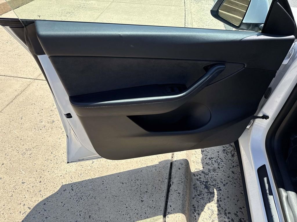 Used 2022 Tesla Model Y Performance AWD/4WD image 27
