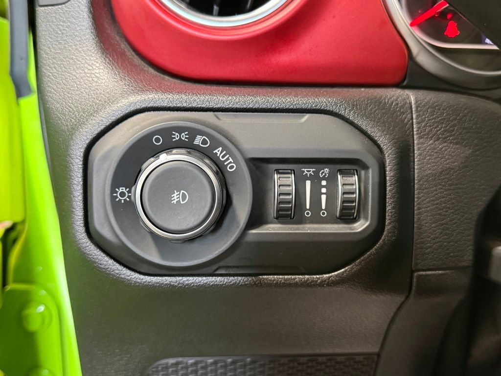 Used 2021 Jeep Wrangler Unlimited Rubicon w/ Cold Weather Group AWD/4WD image 20