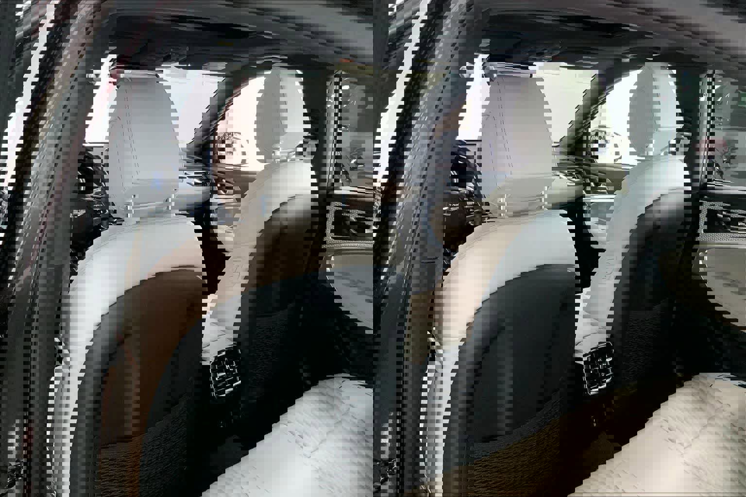 Used 2023 Genesis G70 2.0T w/ Sport Prestige Package image 11