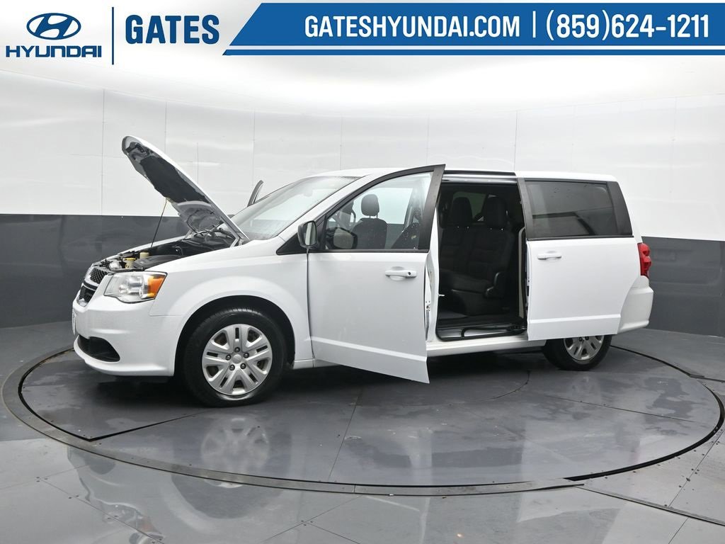 Used 2018 Dodge Grand Caravan SE w/ UConnect Hands-Free Group image 28