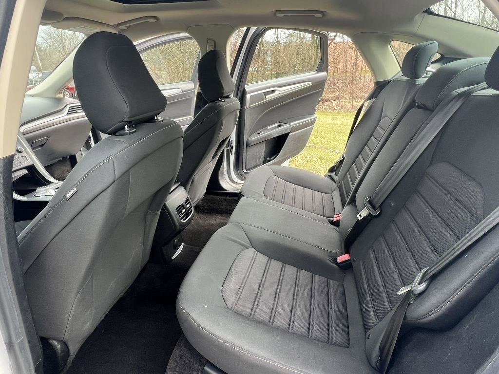 Used 2020 Ford Fusion SE image 6