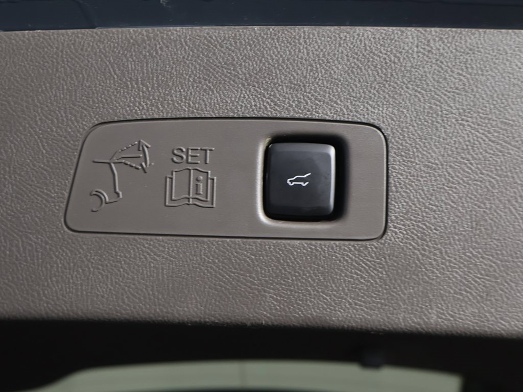 Used 2023 Lincoln Corsair AWD w/ Towing Package image 19