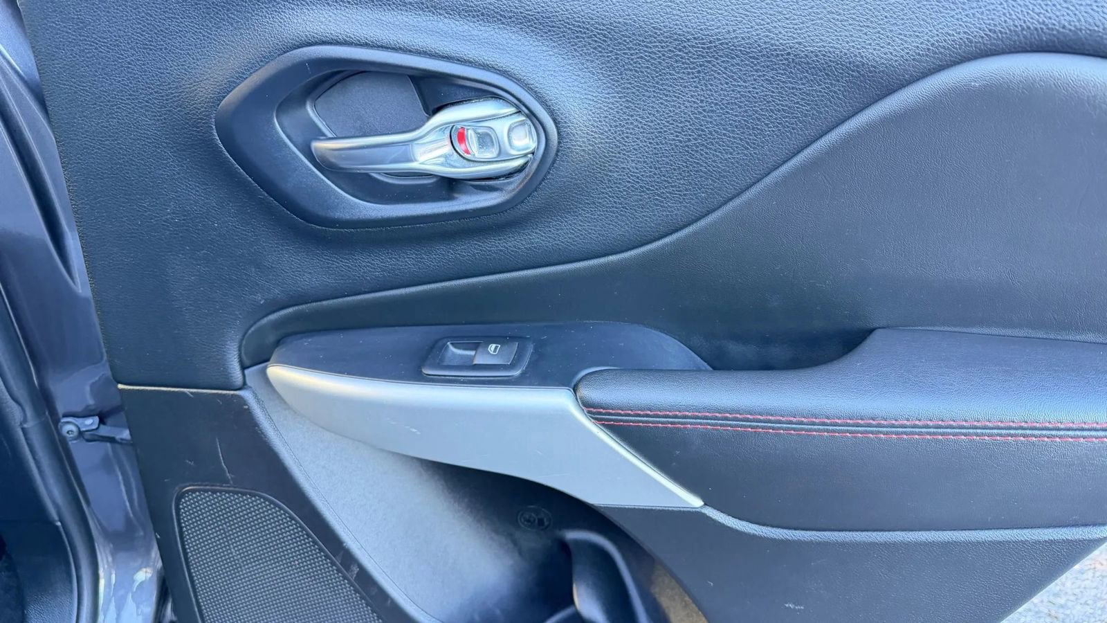 Used 2017 Jeep Cherokee Trailhawk w/ Cold Weather Group image 63