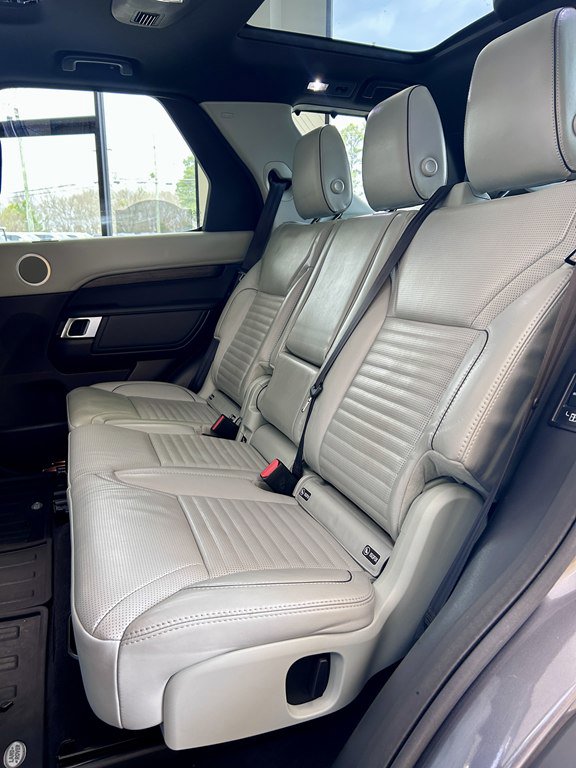 Used 2018 Land Rover Discovery HSE Luxury AWD/4WD image 17