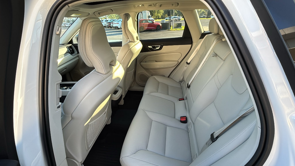 Certified 2024 Volvo XC60 B5 Plus w/ Protection Package Premier AWD/4WD image 10