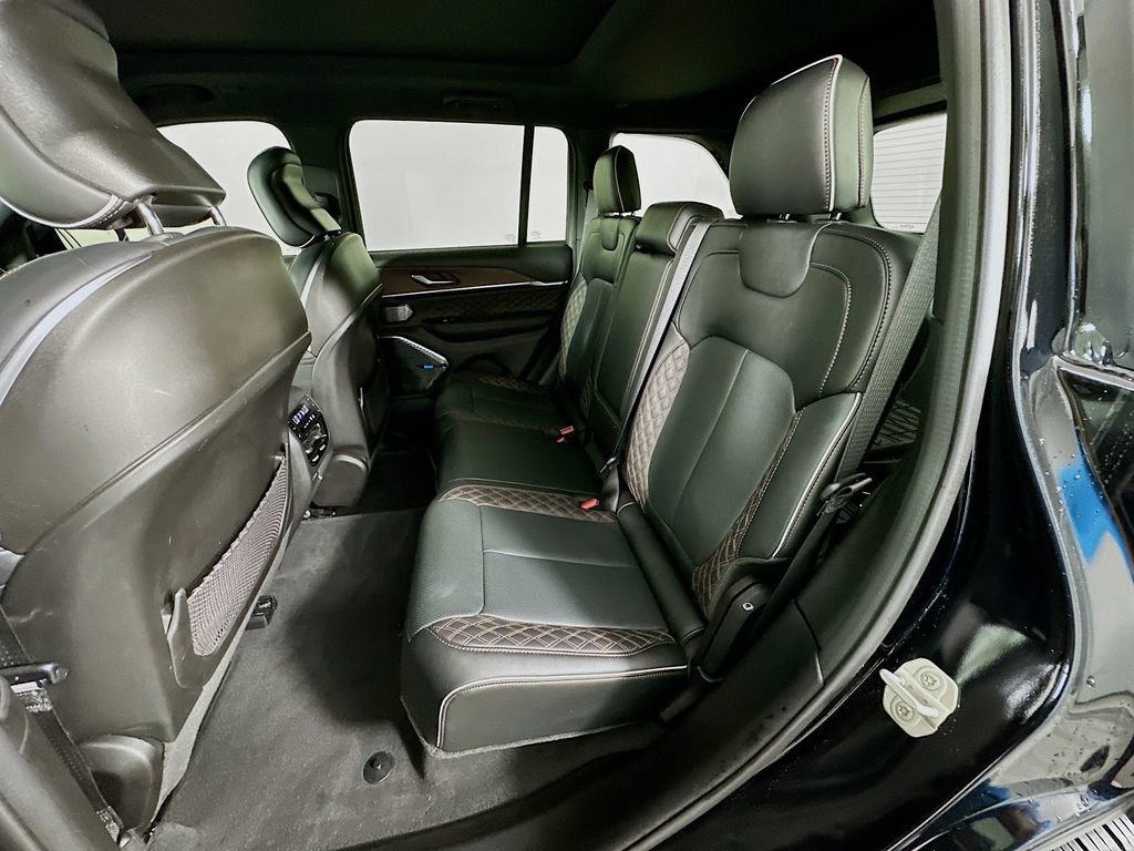 Used 2024 Jeep Grand Cherokee Summit AWD/4WD image 25