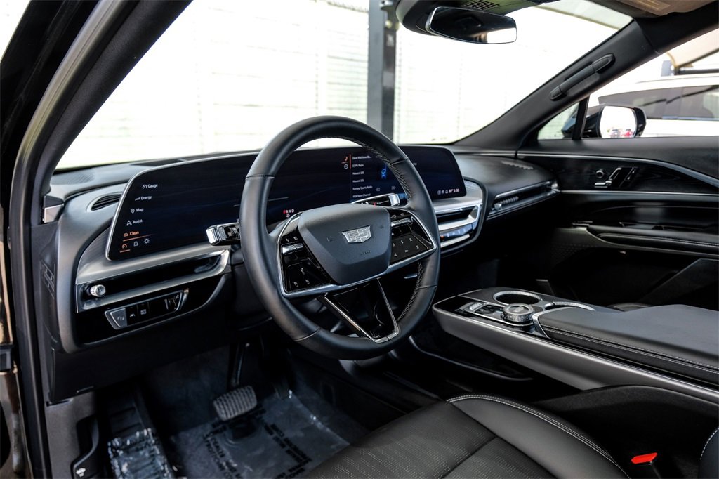 Used 2024 Cadillac Lyriq Sport image 2