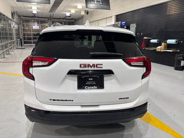 Used 2024 GMC Terrain SLE w/ Driver Convenience Package AWD/4WD image 8