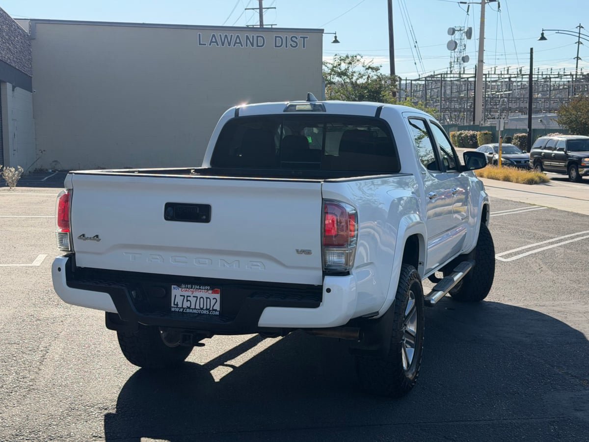 Used 2017 Toyota Tacoma Limited AWD/4WD image 9