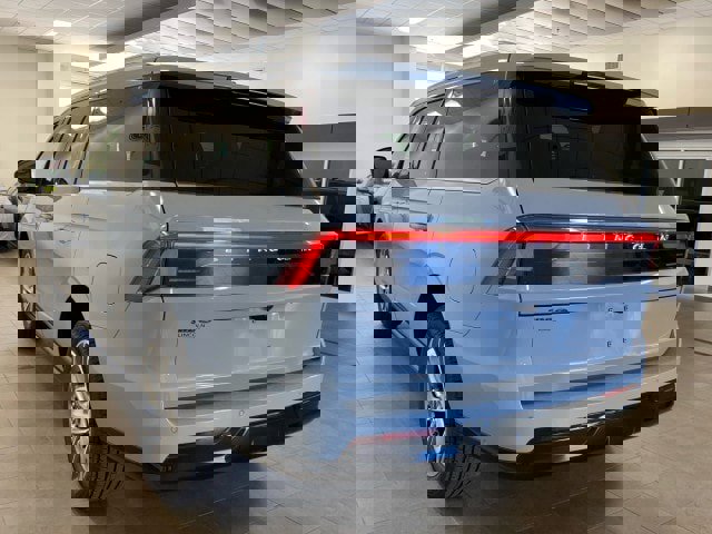 New 2025 Lincoln Navigator Reserve image 5