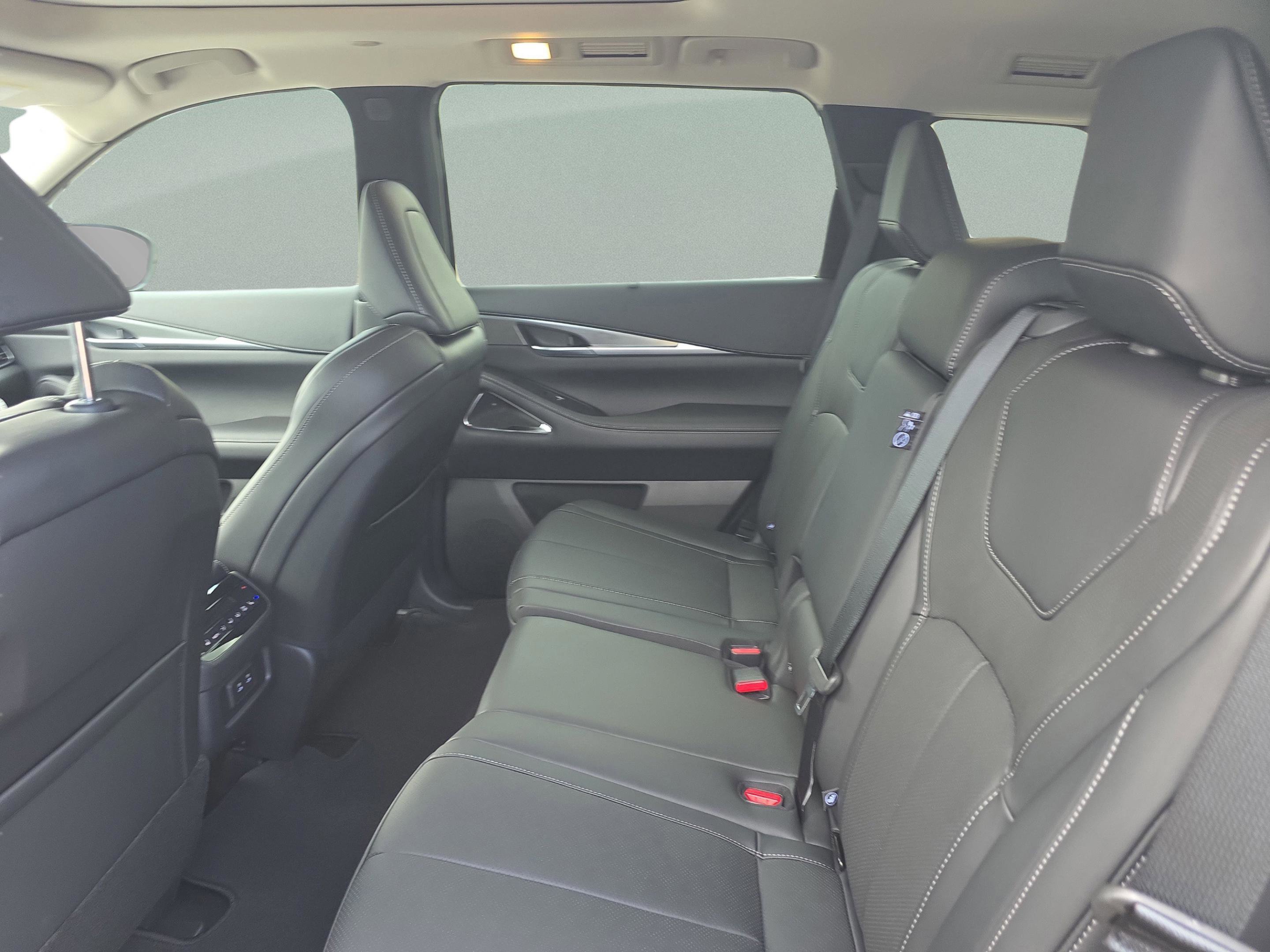 Certified 2026 INFINITI QX60 Luxe w/ Cargo Package AWD/4WD image 9