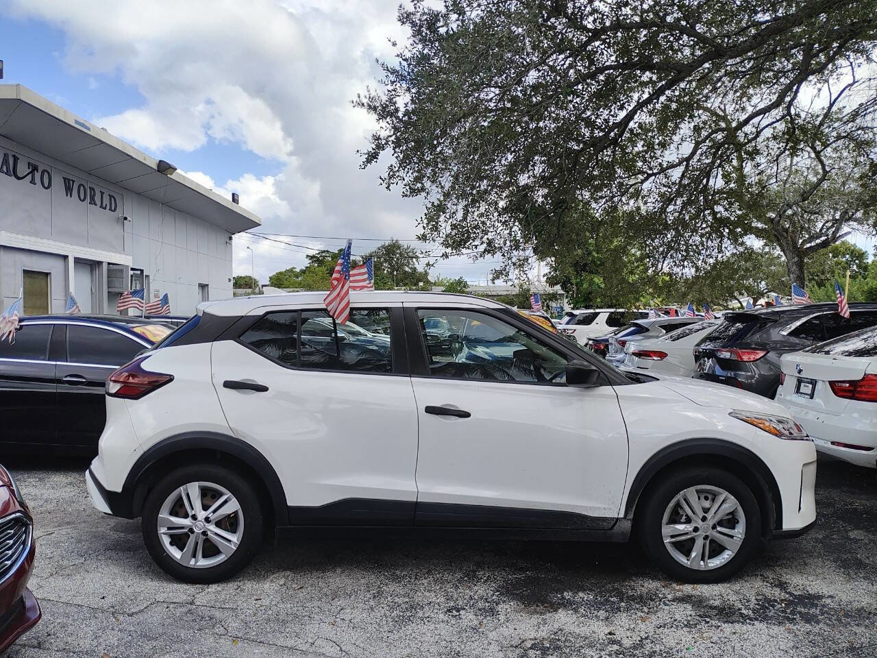 Used 2022 Nissan Kicks S FWD image 11