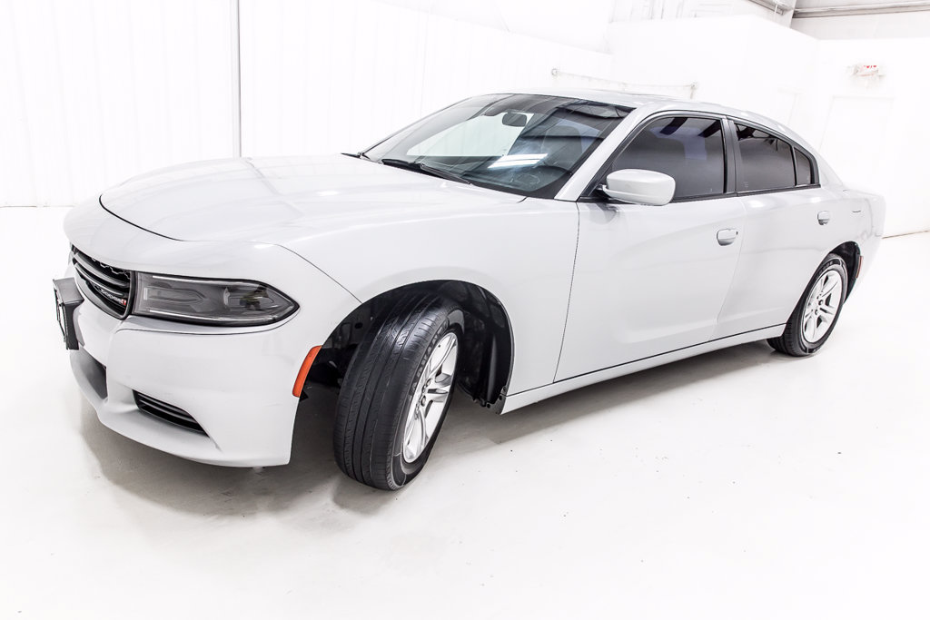 Used 2022 Dodge Charger SXT w/ Leather Interior Group RWD image 3