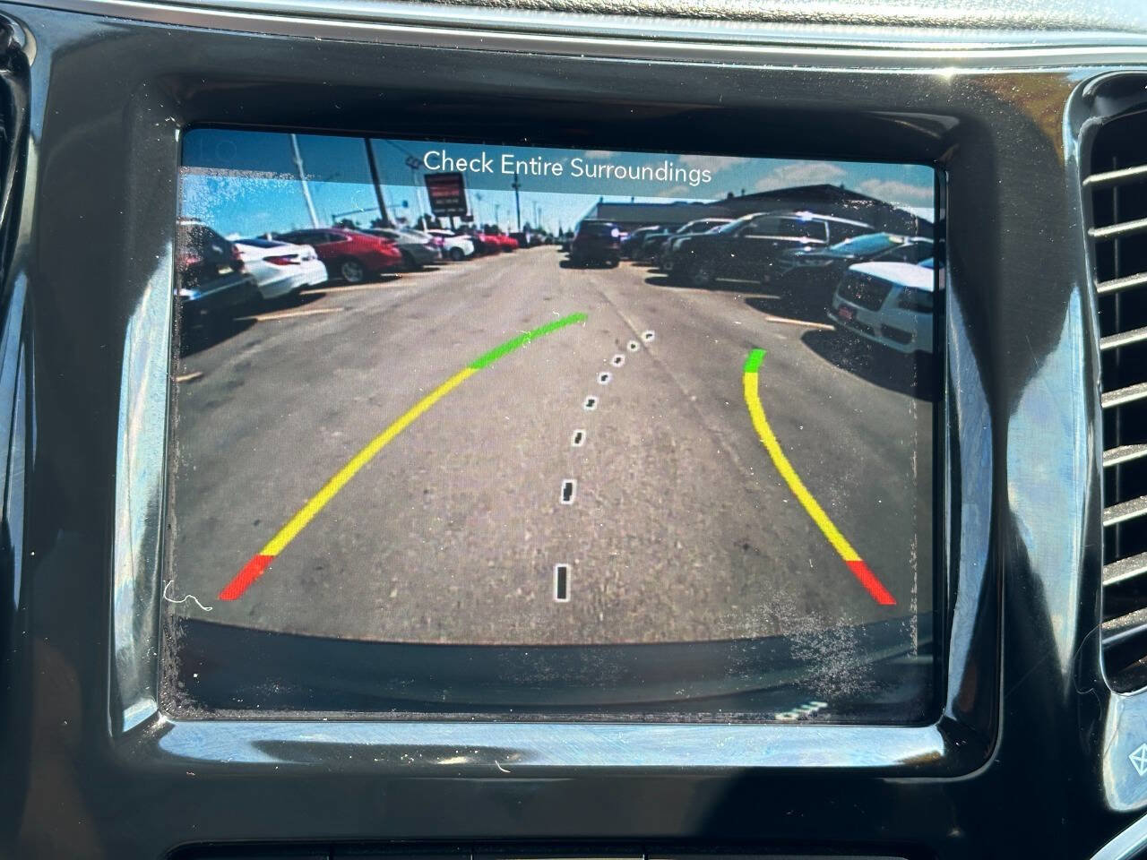 Used 2019 Jeep Cherokee Limited image 45