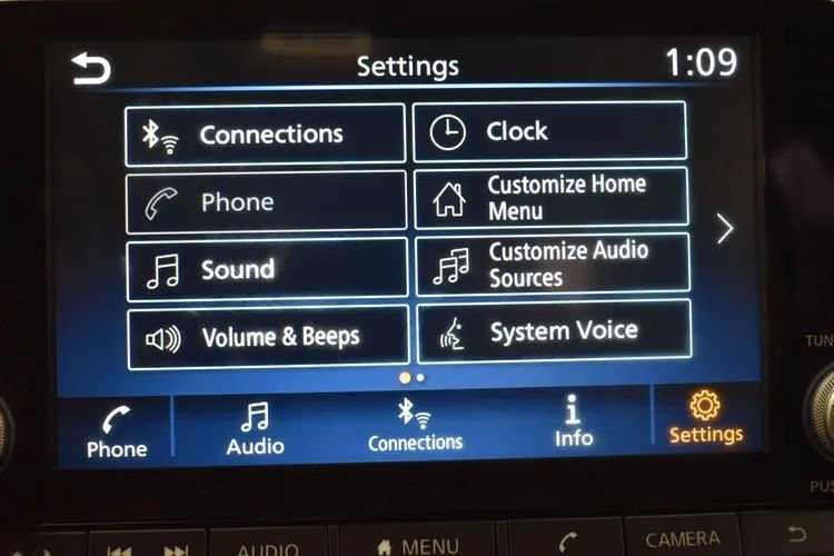 Used 2025 Nissan Sentra SV FWD image 31