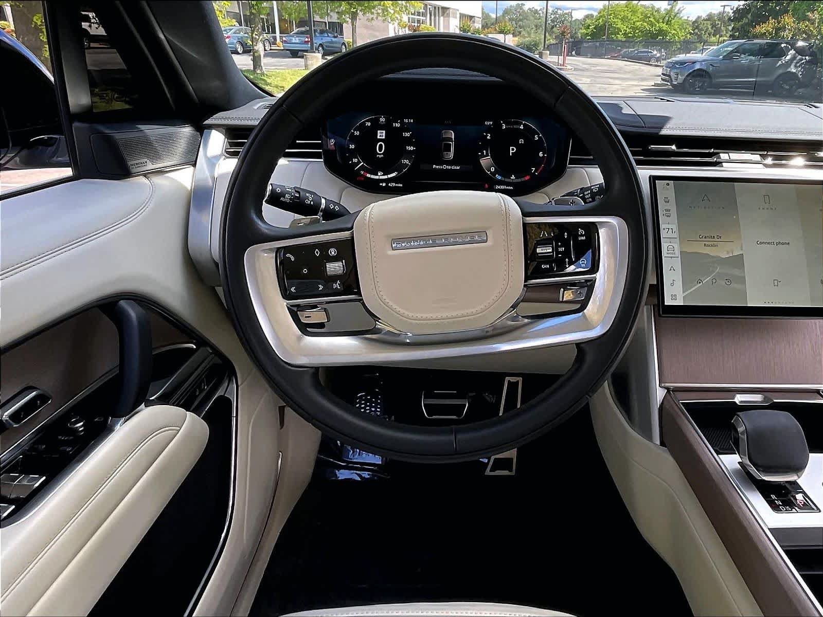 Used 2025 Land Rover Range Rover SE AWD/4WD image 5