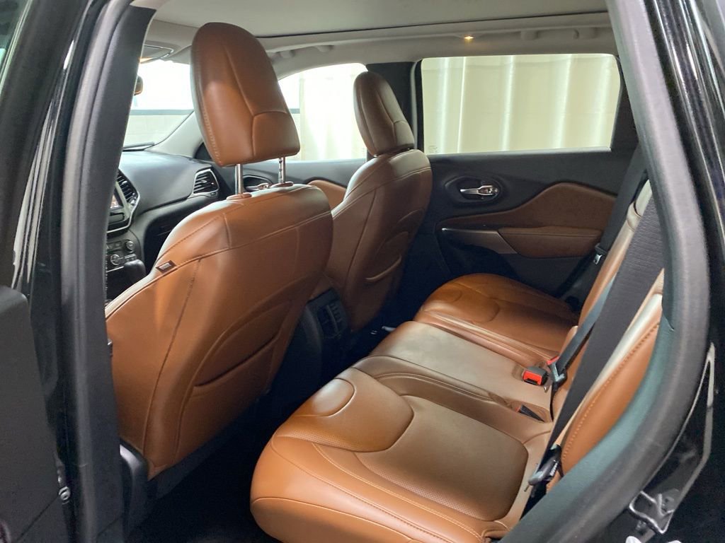 Used 2019 Jeep Cherokee Overland image 15