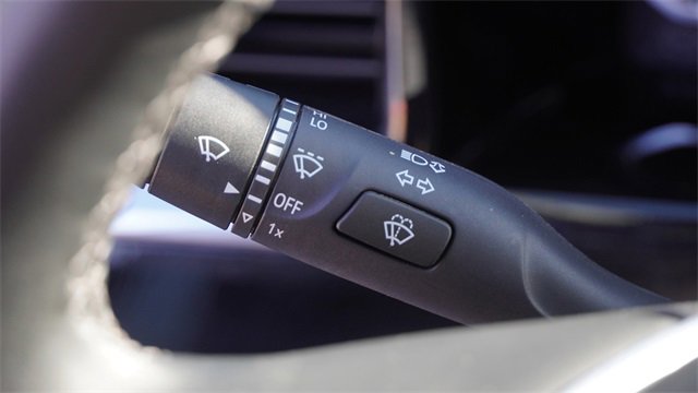 Used 2025 GMC Sierra 1500 SLE image 28