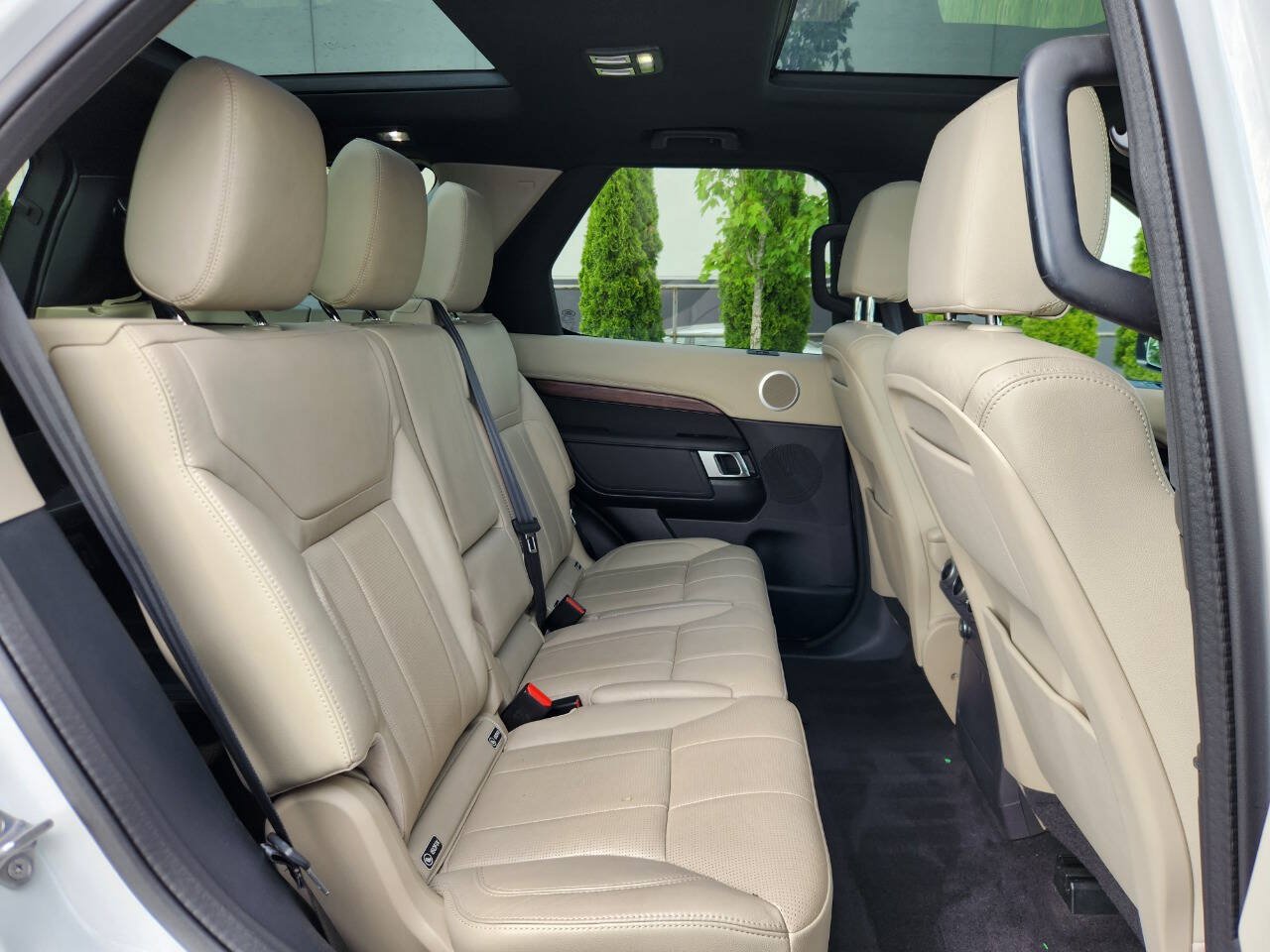 Used 2020 Land Rover Discovery HSE AWD/4WD image 10