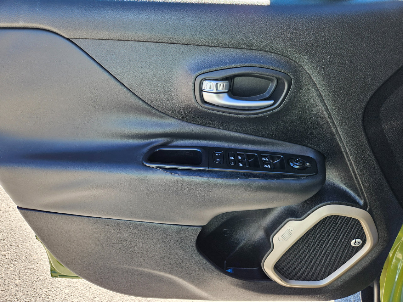 Used 2016 Jeep Renegade 75th Anniversary image 13