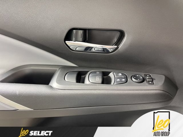 Used 2023 Nissan Kicks SR w/ SR Premium Package FWD image 27
