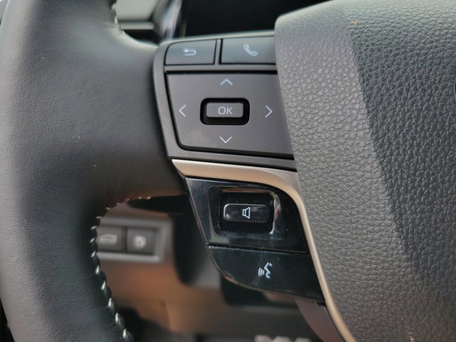 Used 2025 Toyota Camry SE image 14