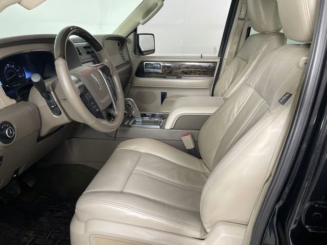Used 2015 Lincoln Navigator 4WD image 2