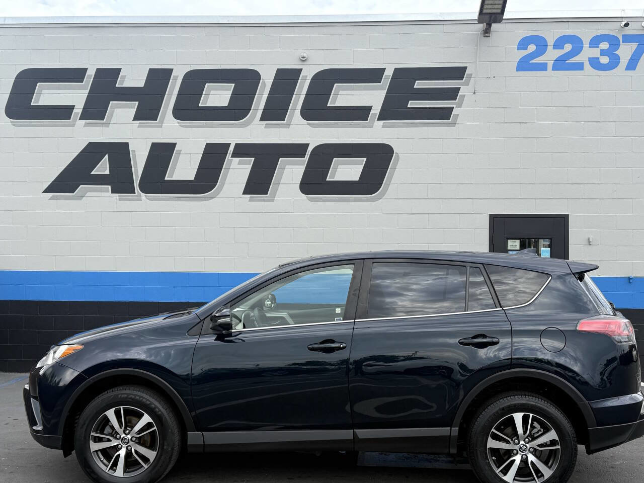 Used 2017 Toyota RAV4 XLE image 20