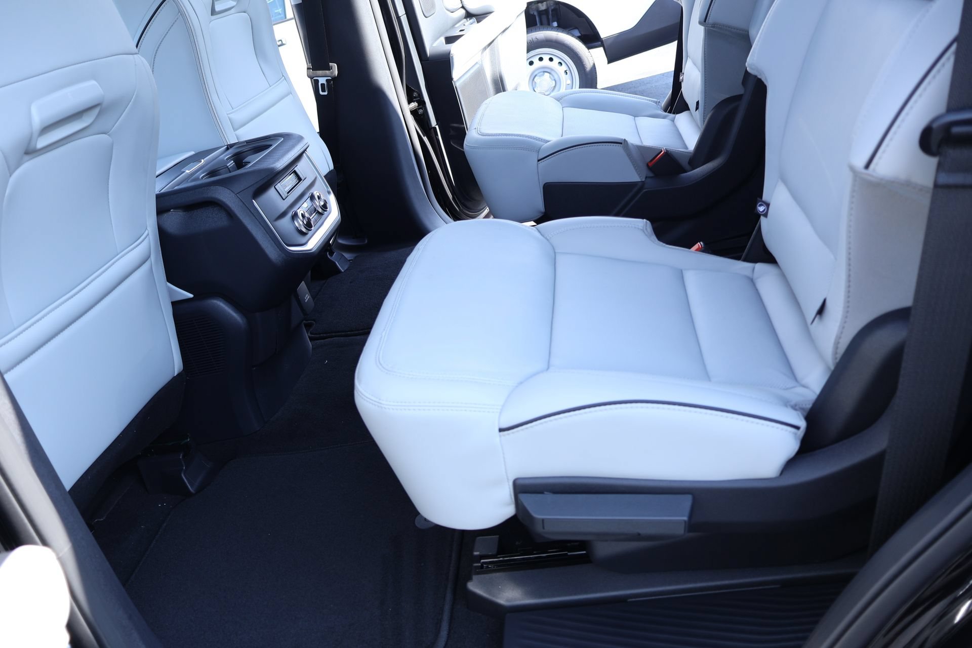 New 2027 Ford Expedition Platinum w/ Platinum Ultimate Package AWD/4WD image 14