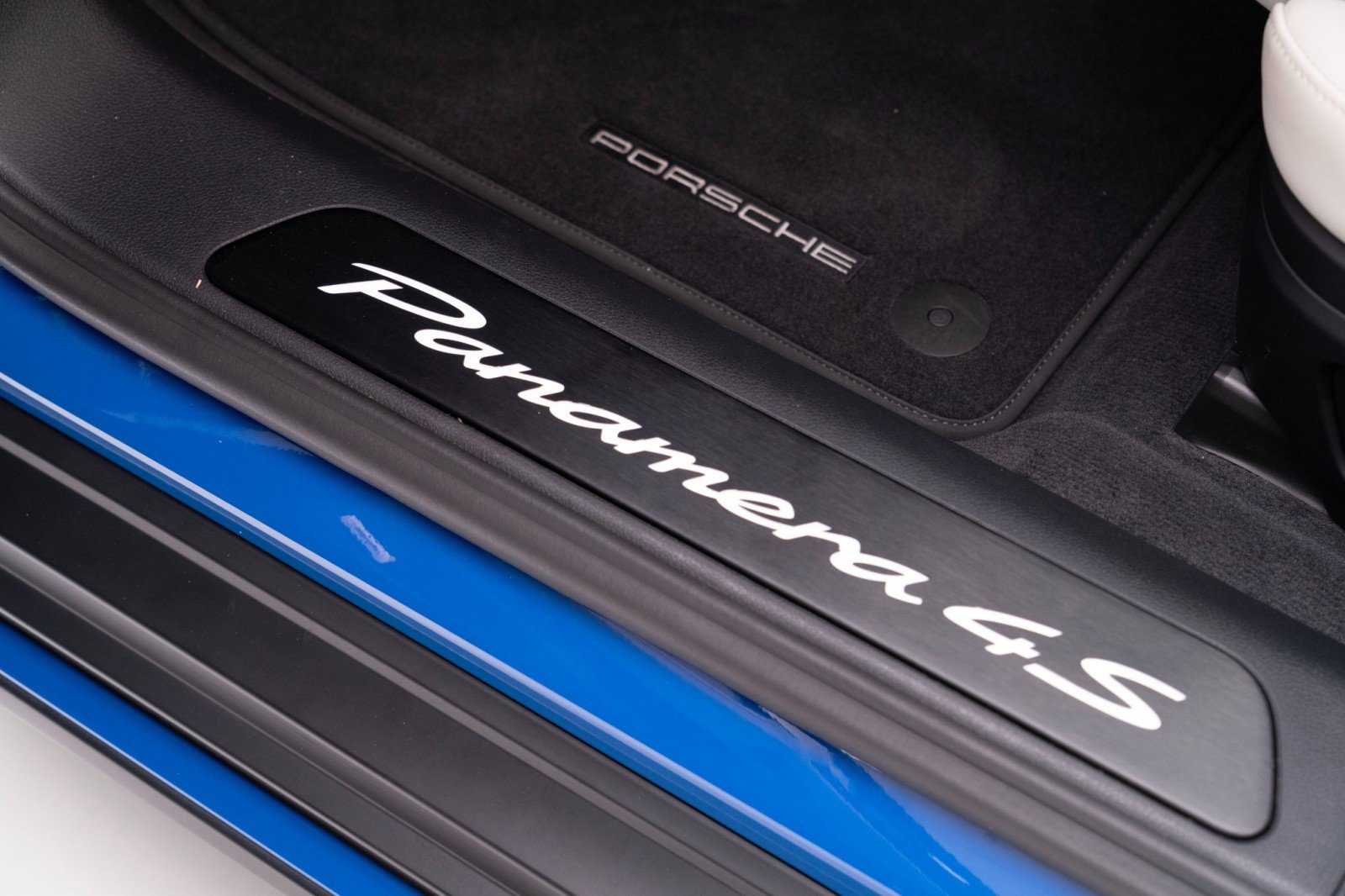 Used 2025 Porsche Panamera 4S image 15