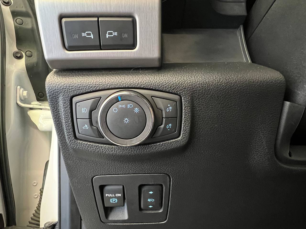 Used 2018 Ford F150 Platinum w/ Equipment Group 701A Luxury AWD/4WD image 23