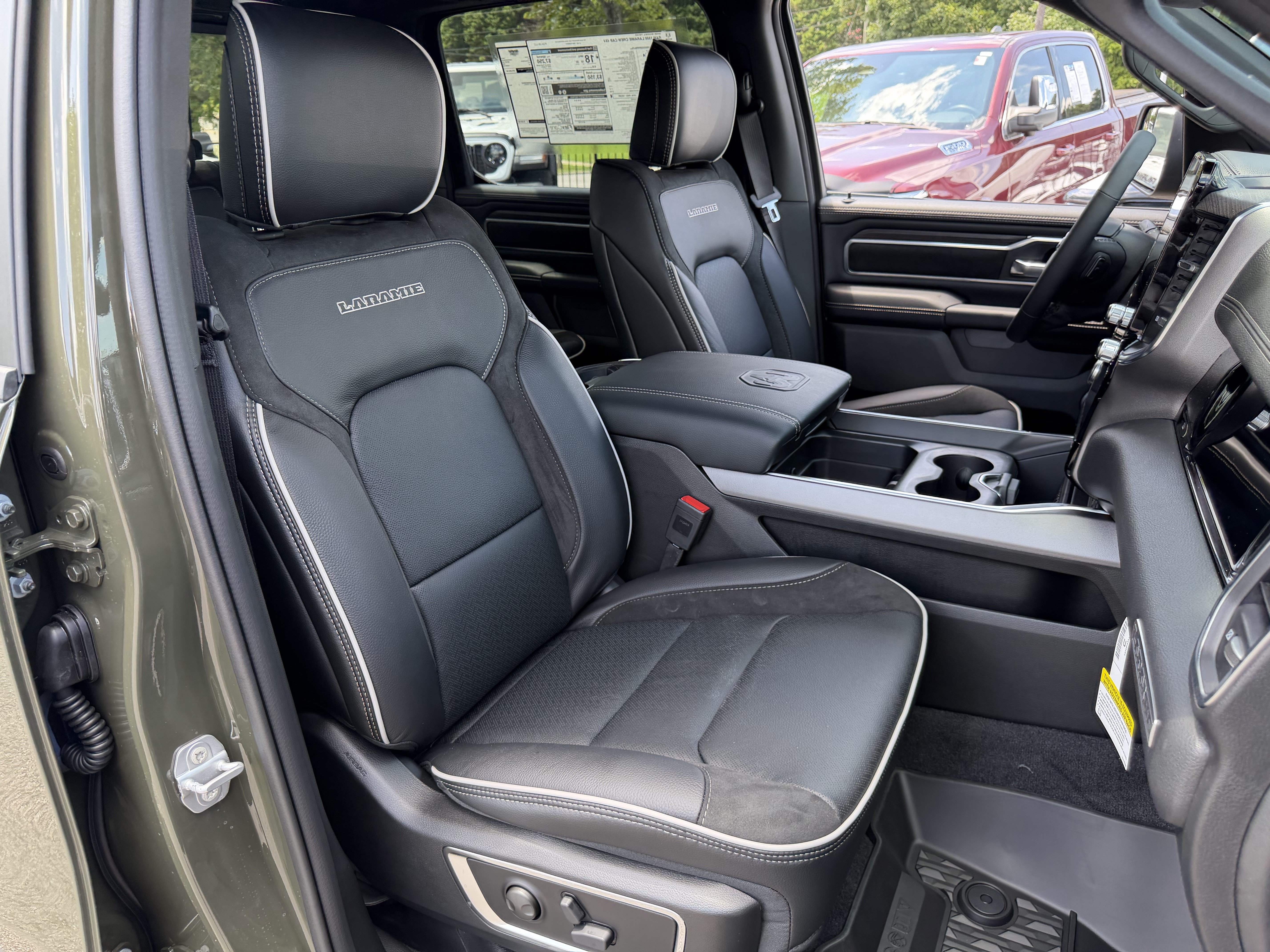 New 2026 RAM 1500 Laramie w/ Night Edition AWD/4WD image 33