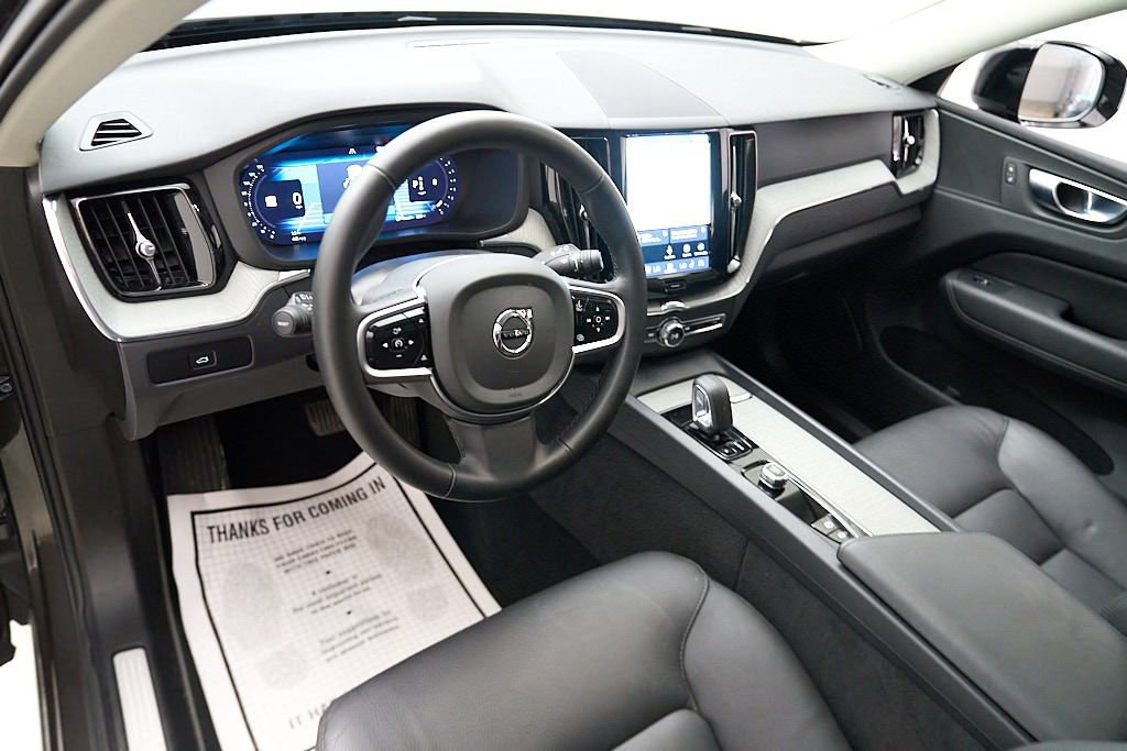 Certified 2025 Volvo XC60 B5 Plus AWD/4WD image 13