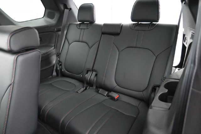 Used 2025 Honda Pilot Black Edition image 29