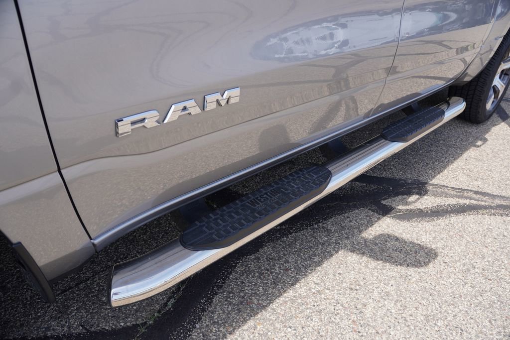 Used 2023 RAM 1500 Laramie AWD/4WD image 15