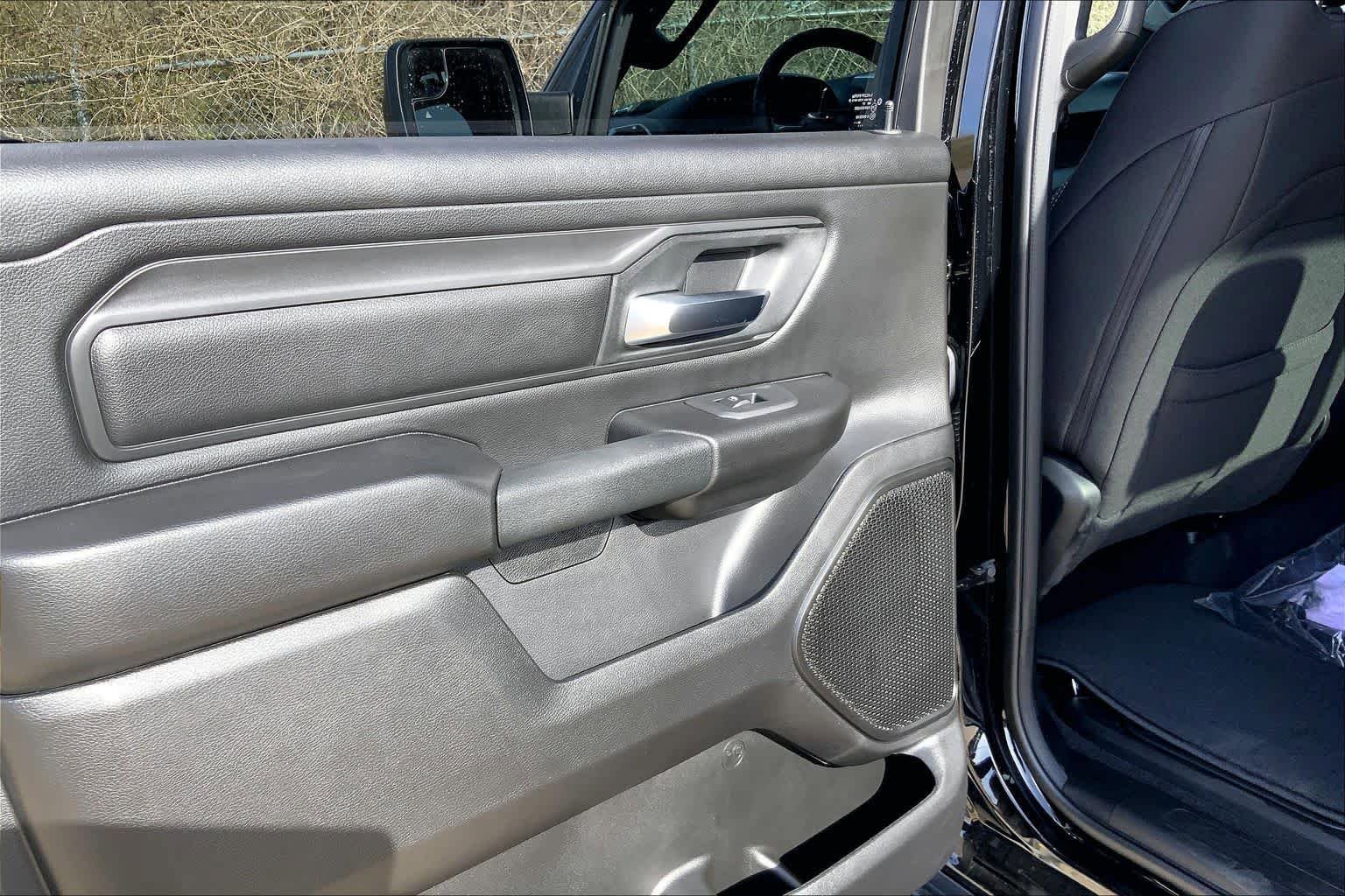 New 2026 RAM 1500 Express AWD/4WD image 17