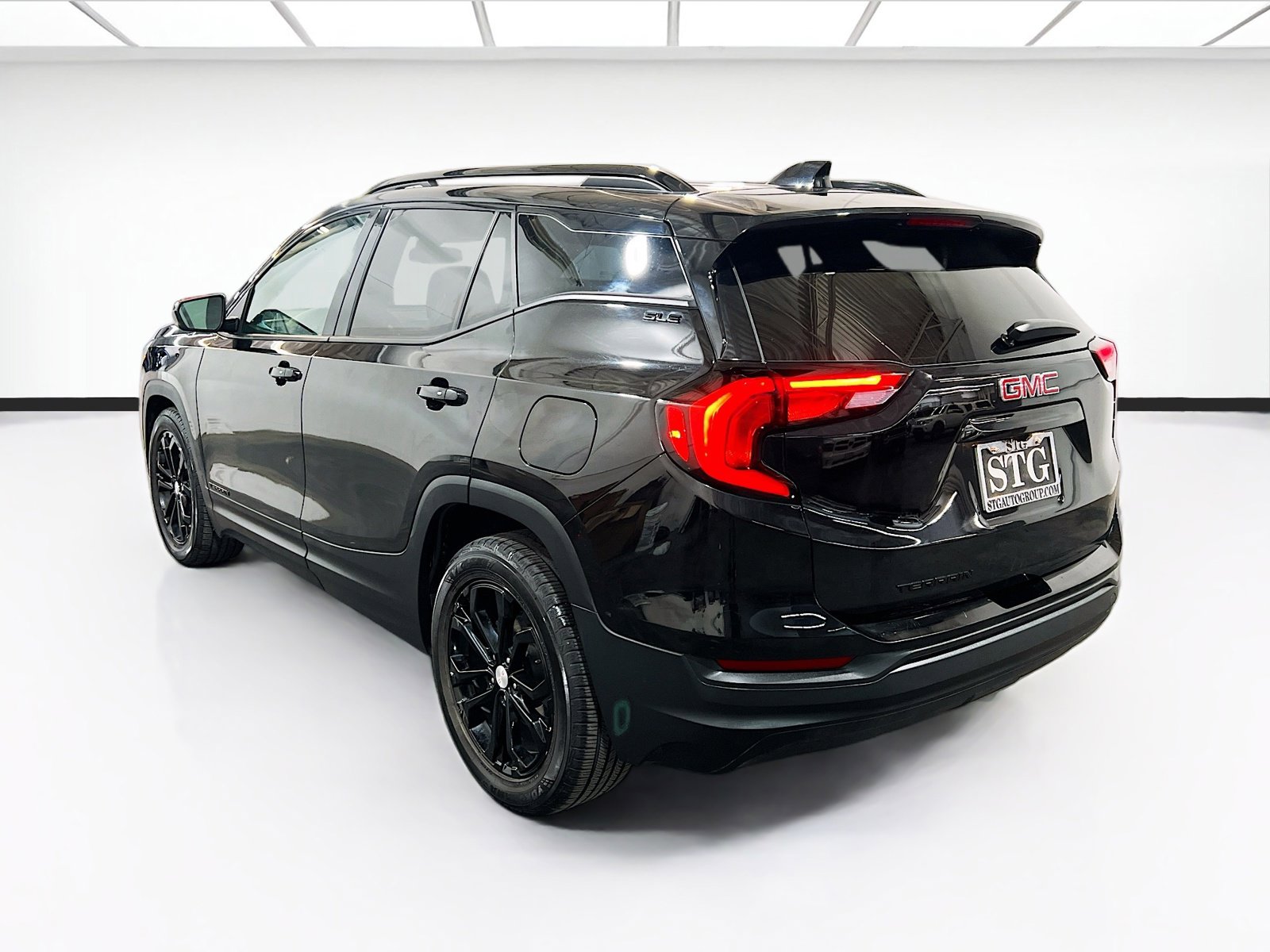 Used 2019 GMC Terrain SLE w/ Driver Convenience Package FWD image 6