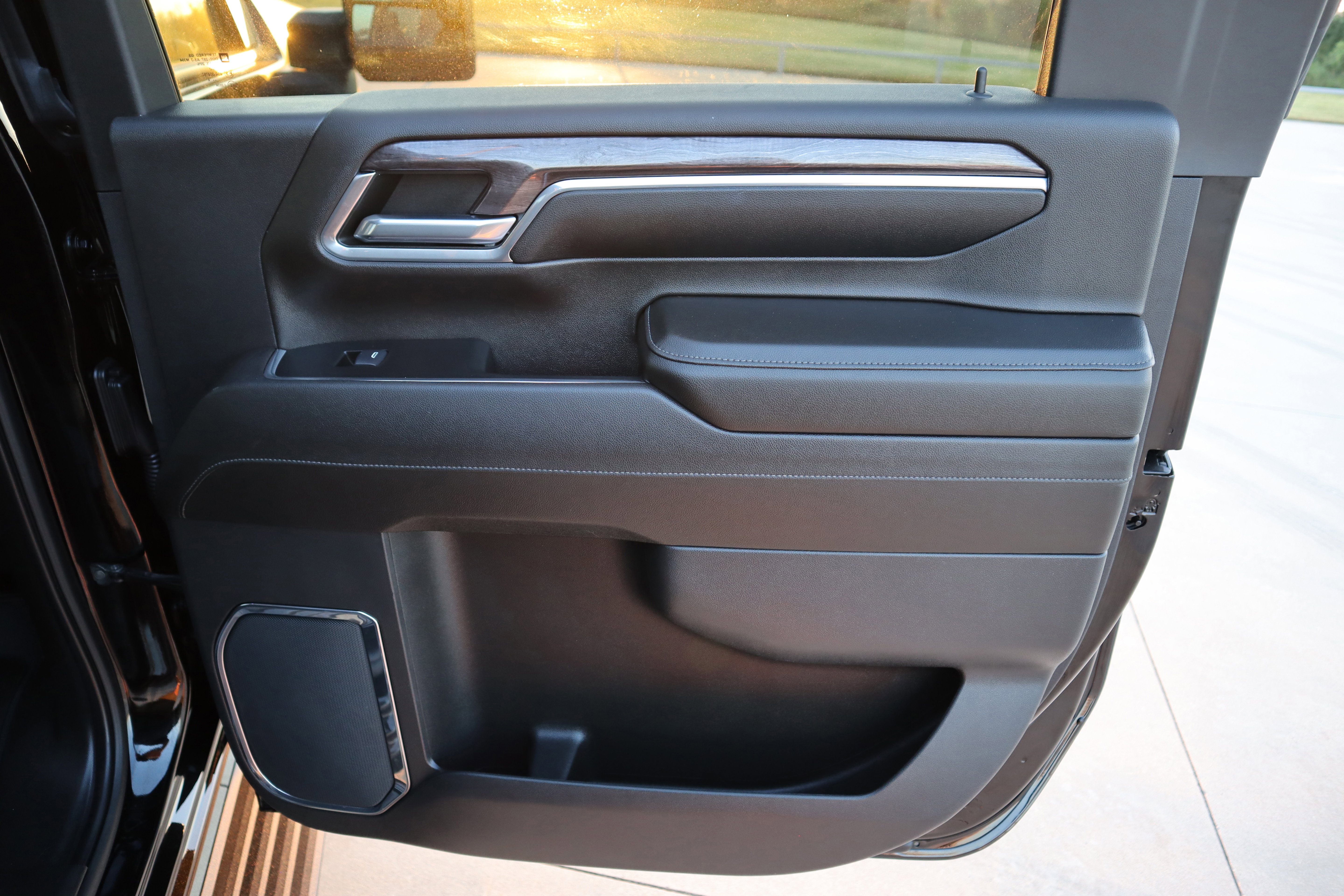 Used 2024 Chevrolet Silverado 2500 LTZ w/ LTZ Plus Package image 18