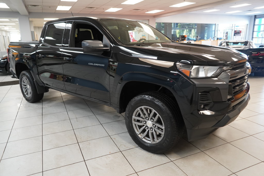 Used 2023 Chevrolet Colorado LT w/ LT Convenience Package AWD/4WD image 14