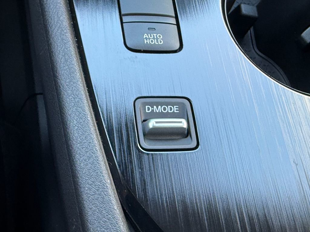 Used 2025 Nissan Rogue SL image 28