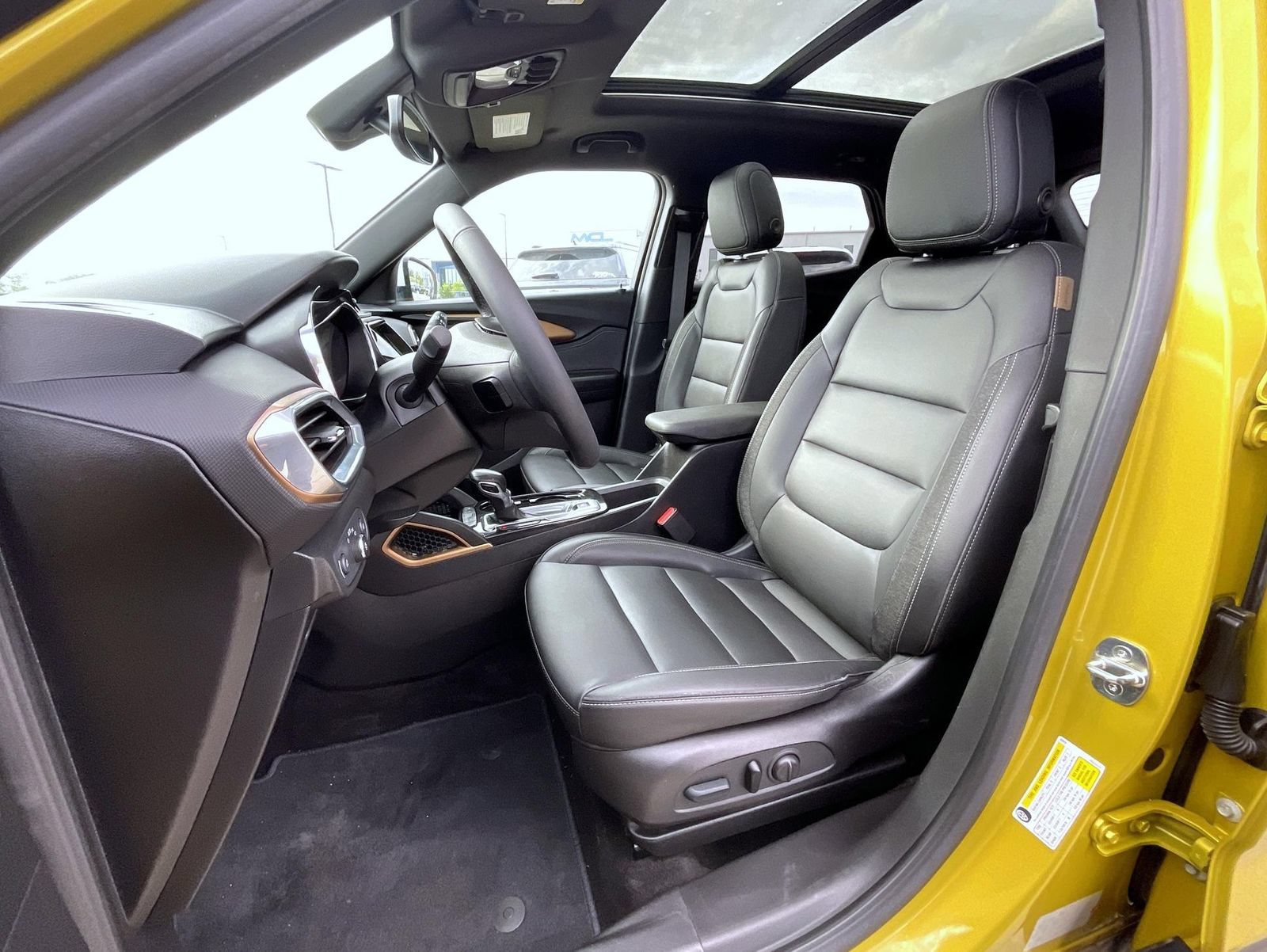 Used 2023 Chevrolet TrailBlazer ACTIV w/ Sun and Liftgate Package FWD image 11