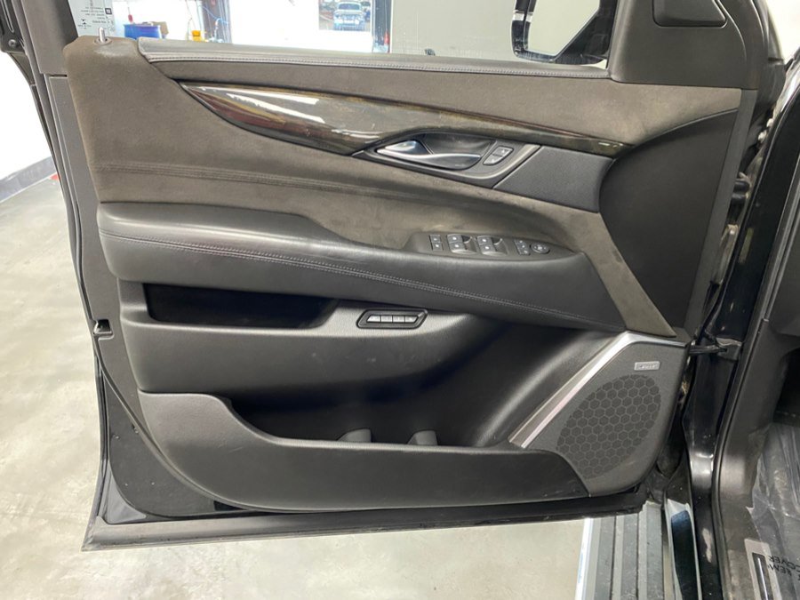 Used 2017 Cadillac Escalade Platinum AWD/4WD image 43