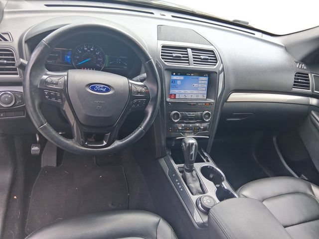 Used 2019 Ford Explorer XLT w/ Equipment Group 202A AWD/4WD image 12